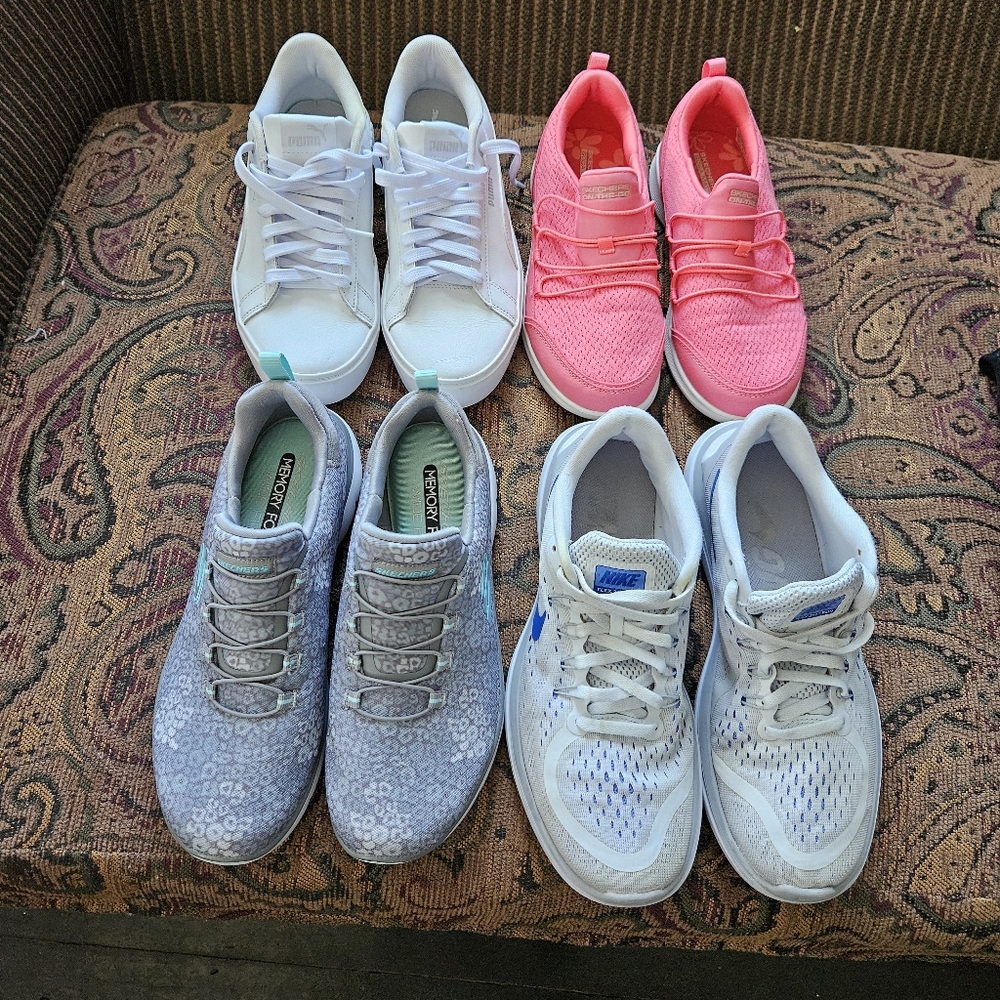 4 pair women's shoes..good deal..they are like new. One pair free.